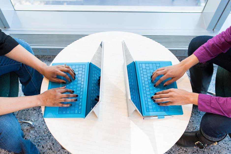 Two different colored folders side by side representing choice between two accounting options.